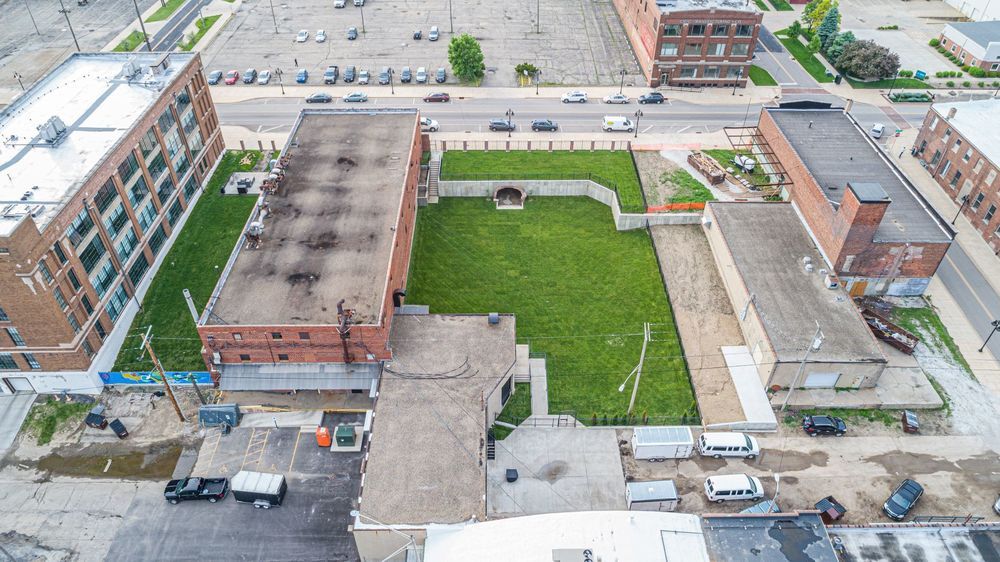 The Block: 1009 SW WASHINGTON STREET, Peoria, IL 61602